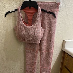Gymshark Fleur Texture Leggings and Sports Bra